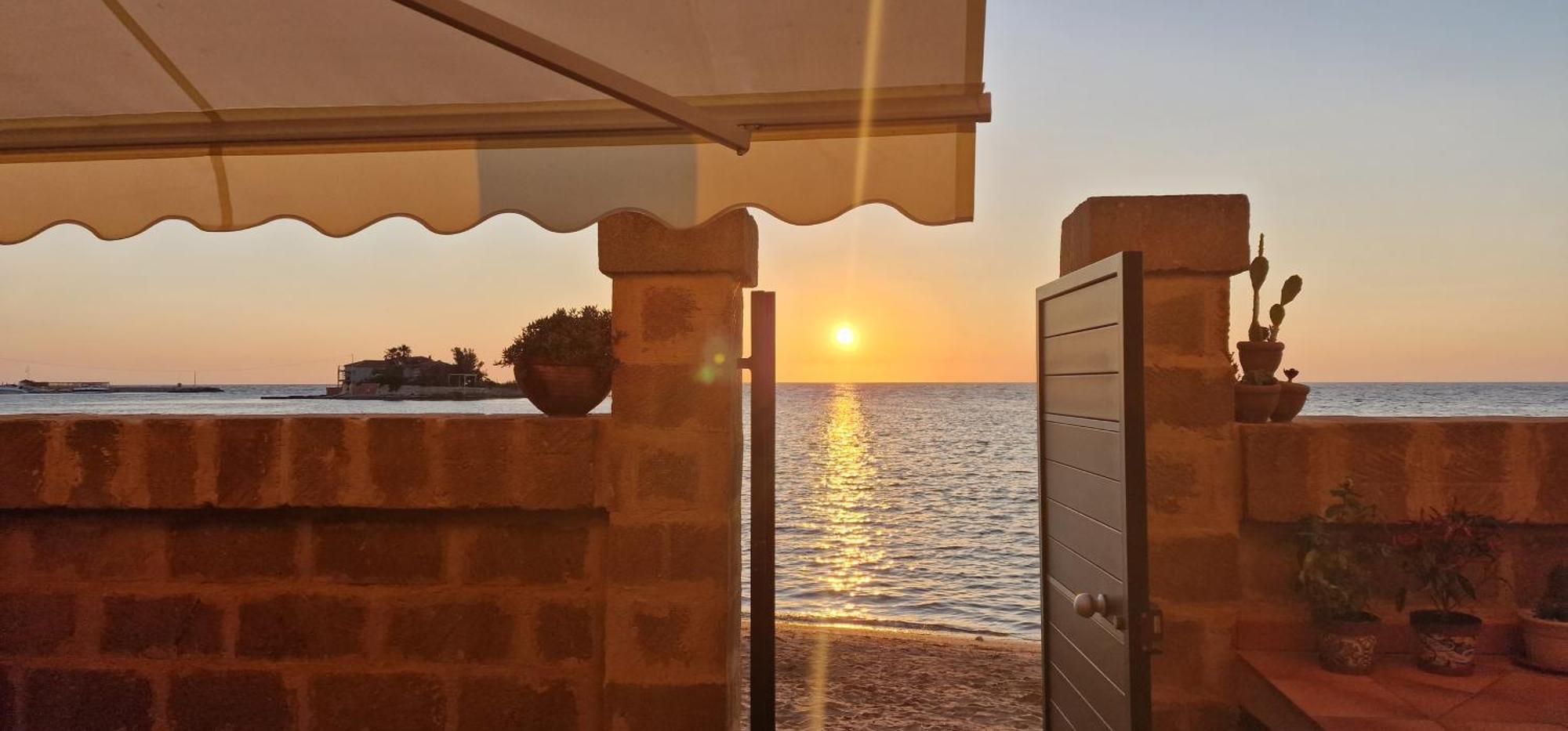 La Casa Sulla Spiaggia Марцамеми Екстериор снимка